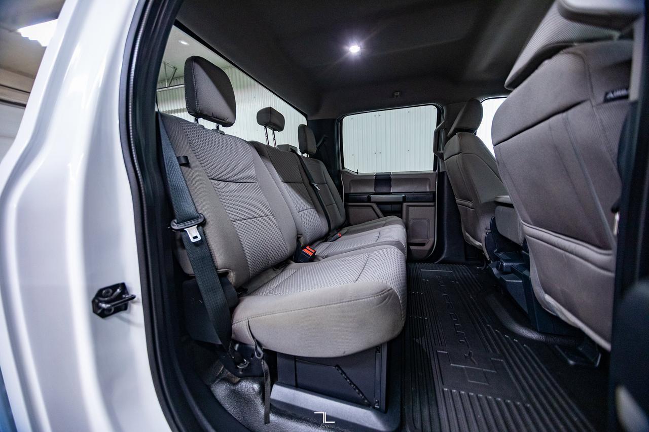 2022 Ford F-350 4x4 Crew Cab XLT BCam Tommy Gate Red Deer AB