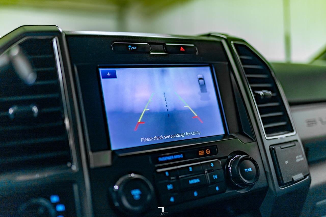 2022 Ford F-350 4x4 Crew Cab XLT BCam Tommy Gate Red Deer AB