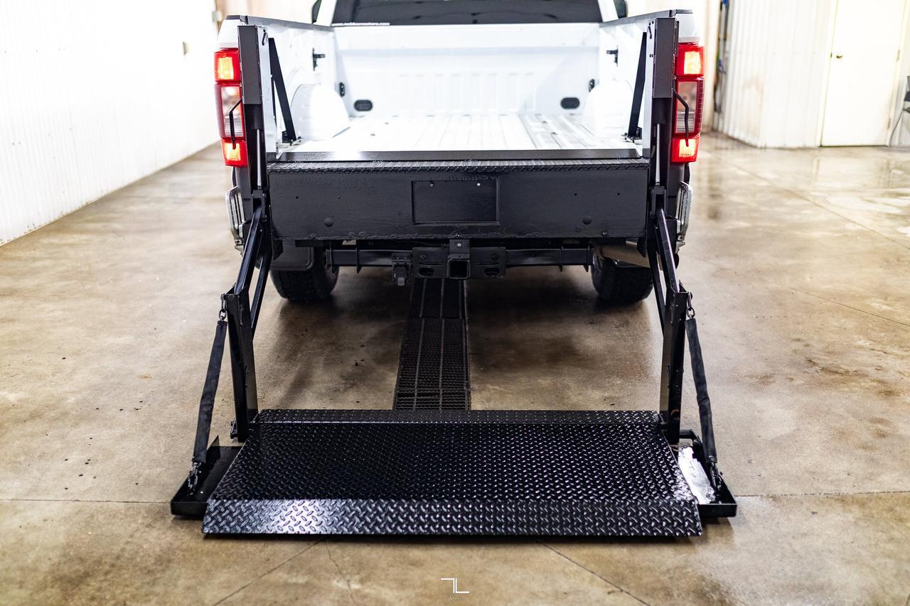 2022 Ford F-350 4x4 Crew Cab XLT BCam Tommy Gate Red Deer AB