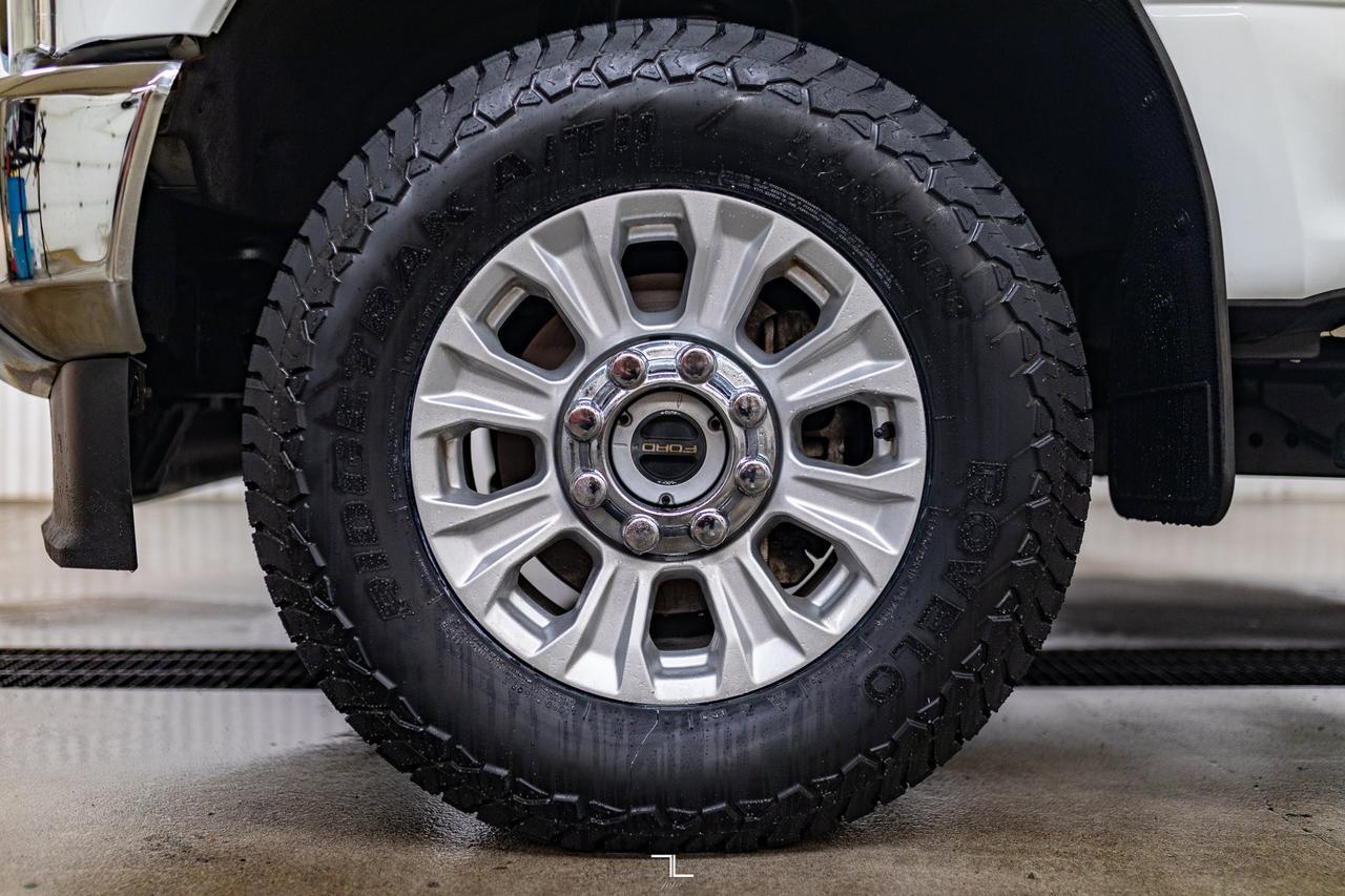 2022 Ford F-350 4x4 Crew Cab XLT BCam Tommy Gate Red Deer AB