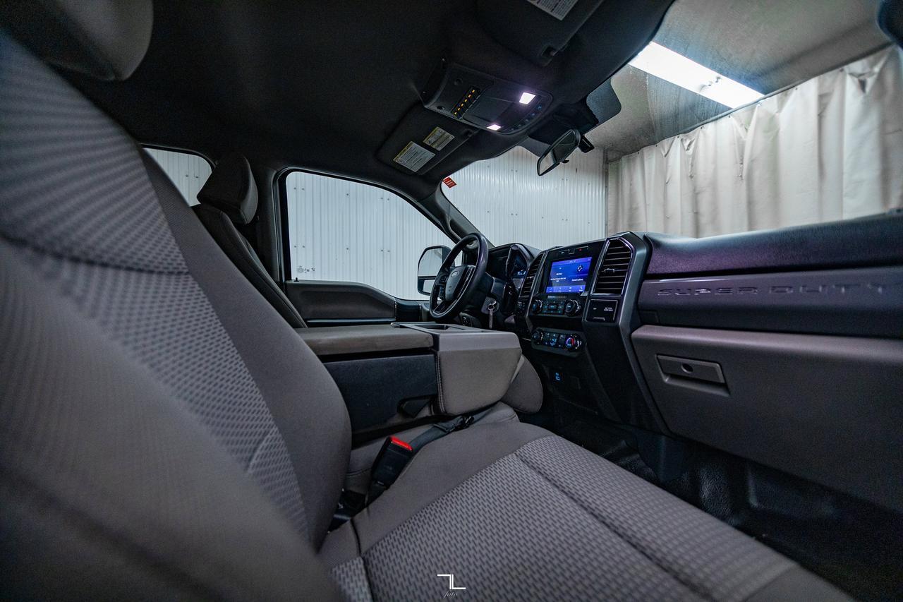 2022 Ford F-350 4x4 Crew Cab XLT BCam Tommy Gate Red Deer AB