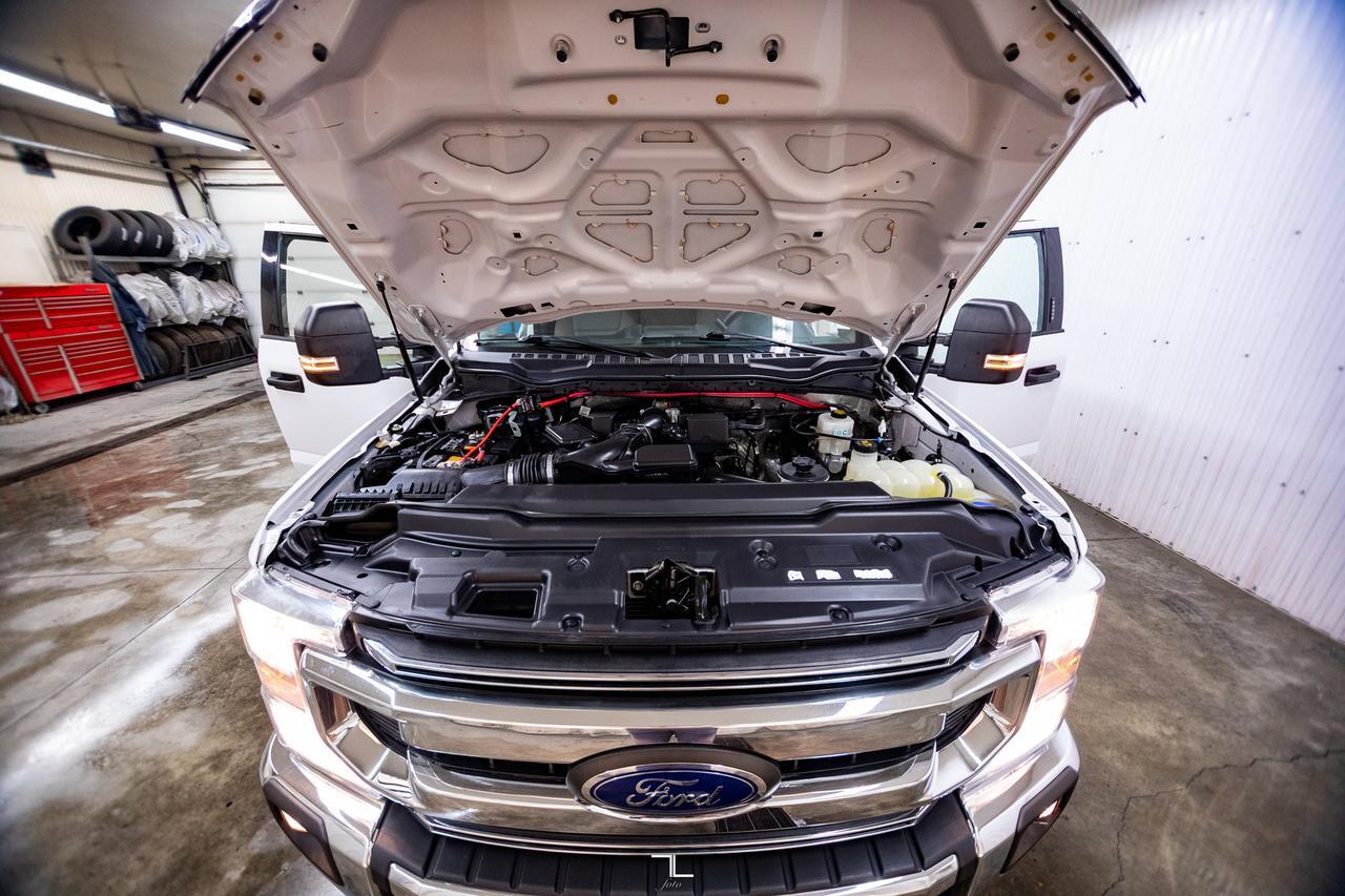 2022 Ford F-350 4x4 Crew Cab XLT BCam Tommy Gate Red Deer AB