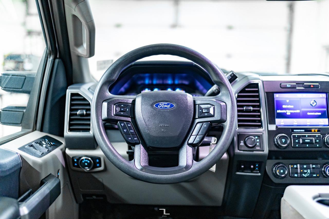 2022 Ford F-350 4x4 Crew Cab XLT BCam Tommy Gate Red Deer AB