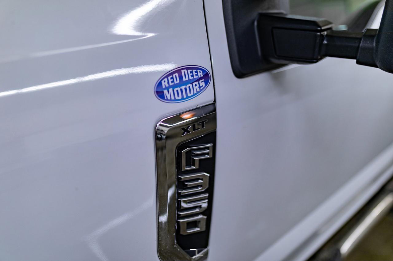 2022 Ford F-350 4x4 Crew Cab XLT Deck BCam Red Deer AB