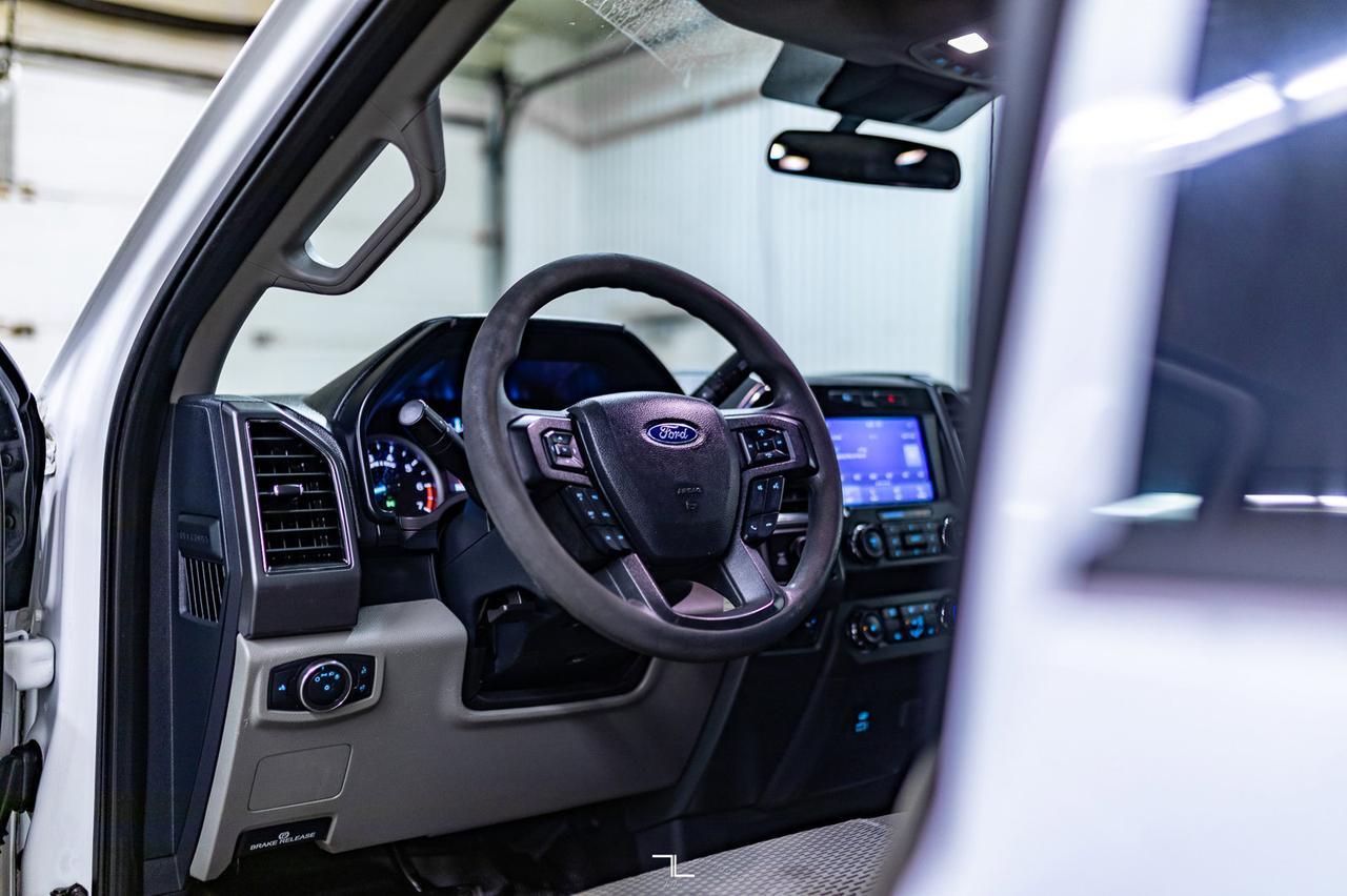 2022 Ford F-350 4x4 Crew Cab XLT Deck BCam Red Deer AB