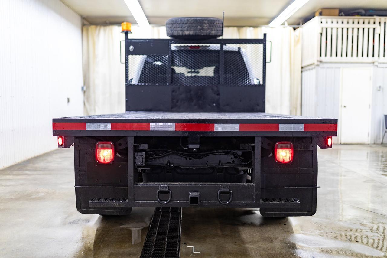 2022 Ford F-350 4x4 Crew Cab XLT Deck BCam Red Deer AB