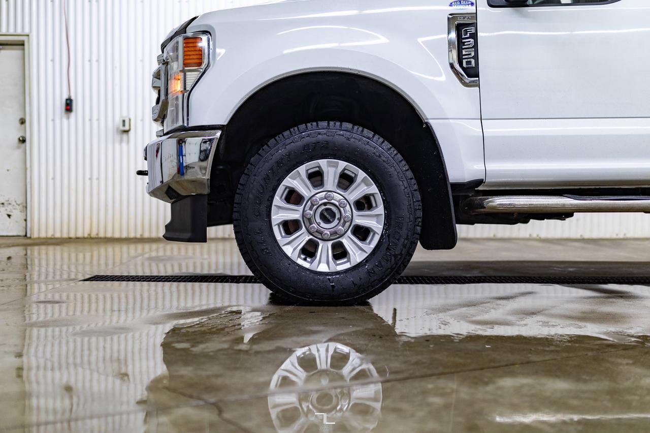 2022 Ford F-350 4x4 Crew Cab XLT Deck BCam Red Deer AB
