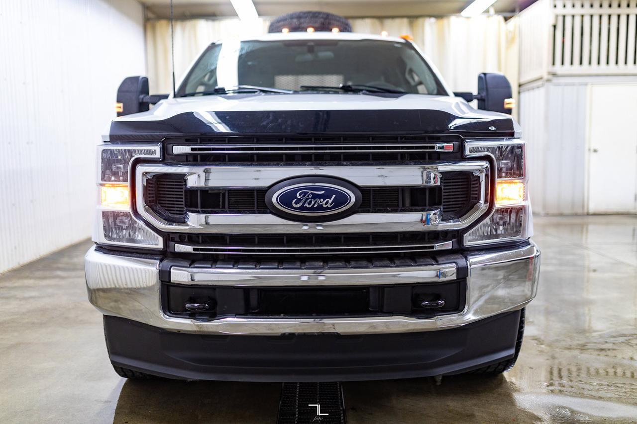 2022 Ford F-350 4x4 Crew Cab XLT Deck BCam Red Deer AB