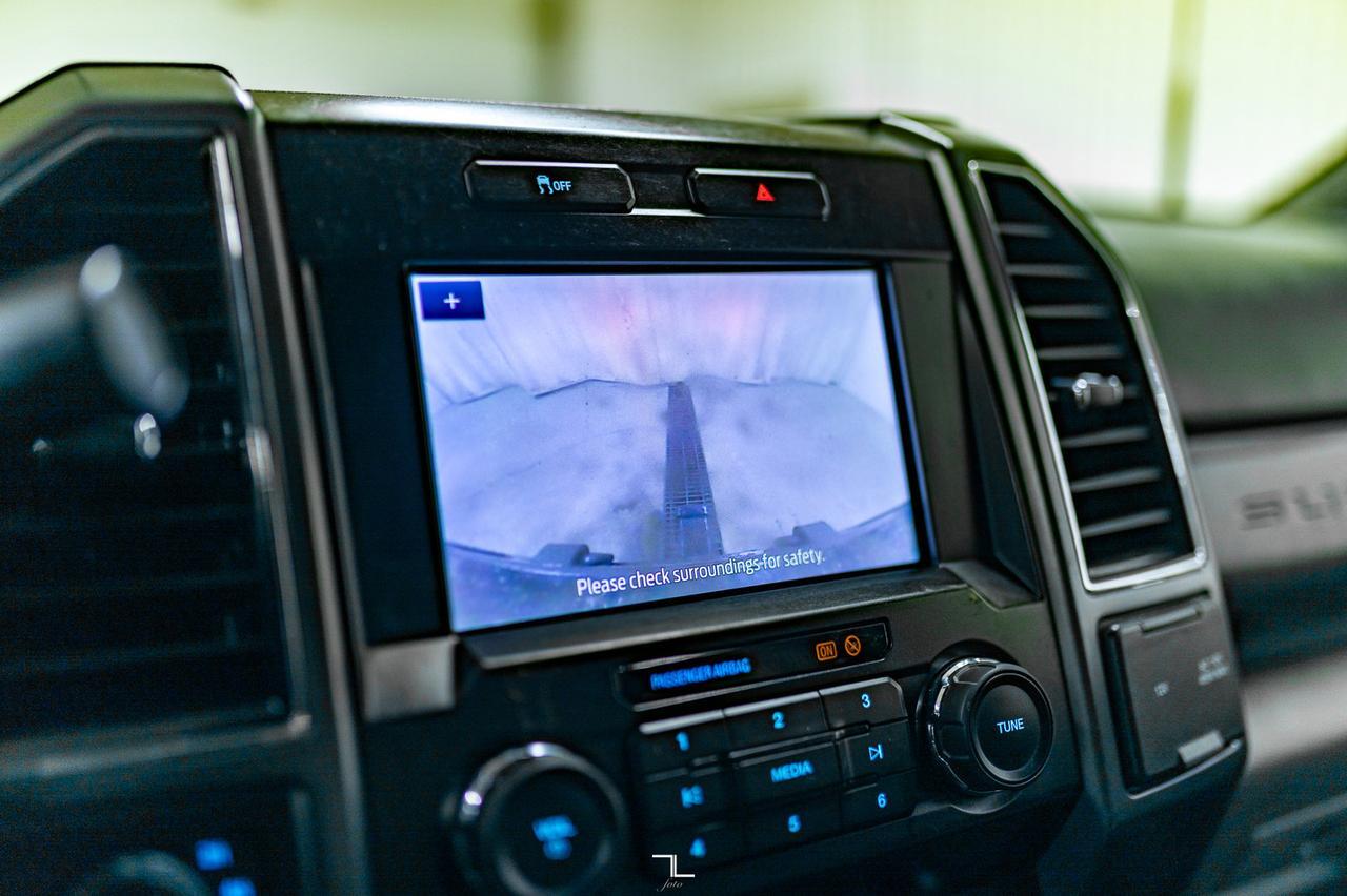 2022 Ford F-350 4x4 Crew Cab XLT Deck BCam Red Deer AB