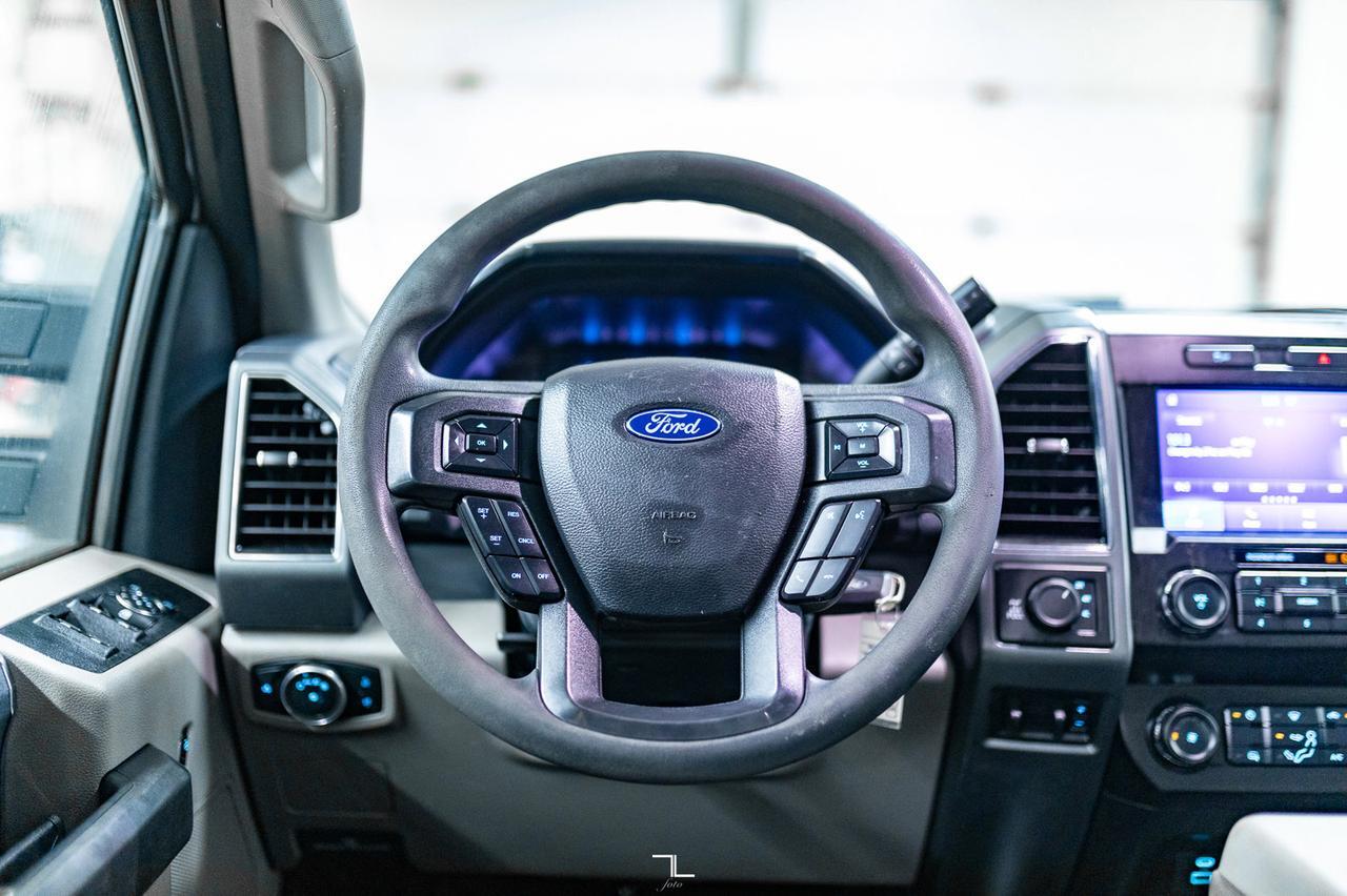 2022 Ford F-350 4x4 Crew Cab XLT Deck BCam Red Deer AB