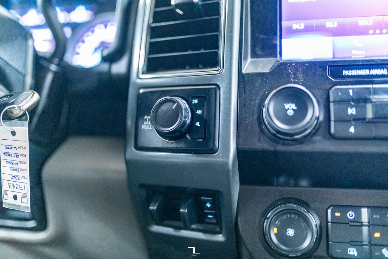 2022 Ford F-350 4x4 Crew Cab XLT Deck BCam Red Deer AB