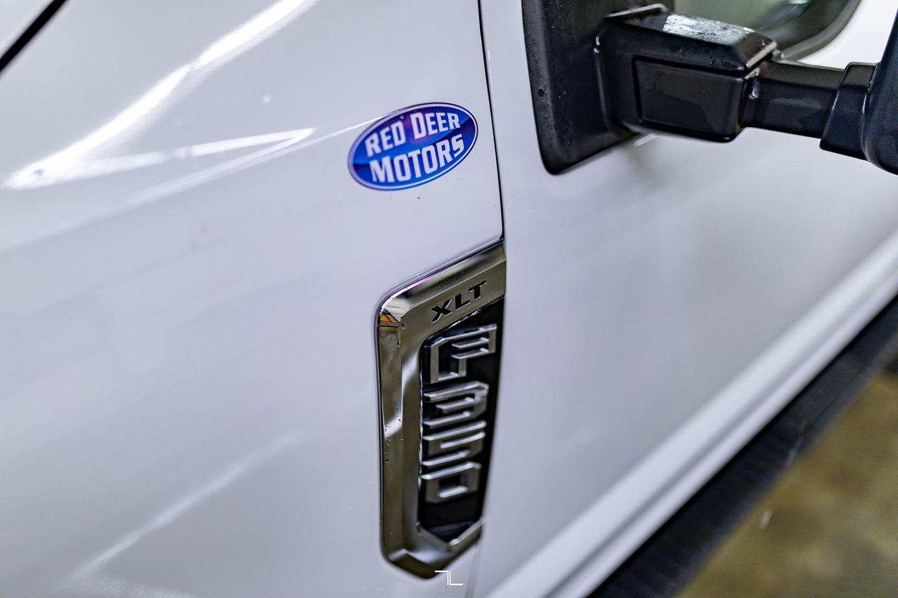 2022 Ford F-350 4x4 Crew Cab XLT Deck BCam Red Deer AB