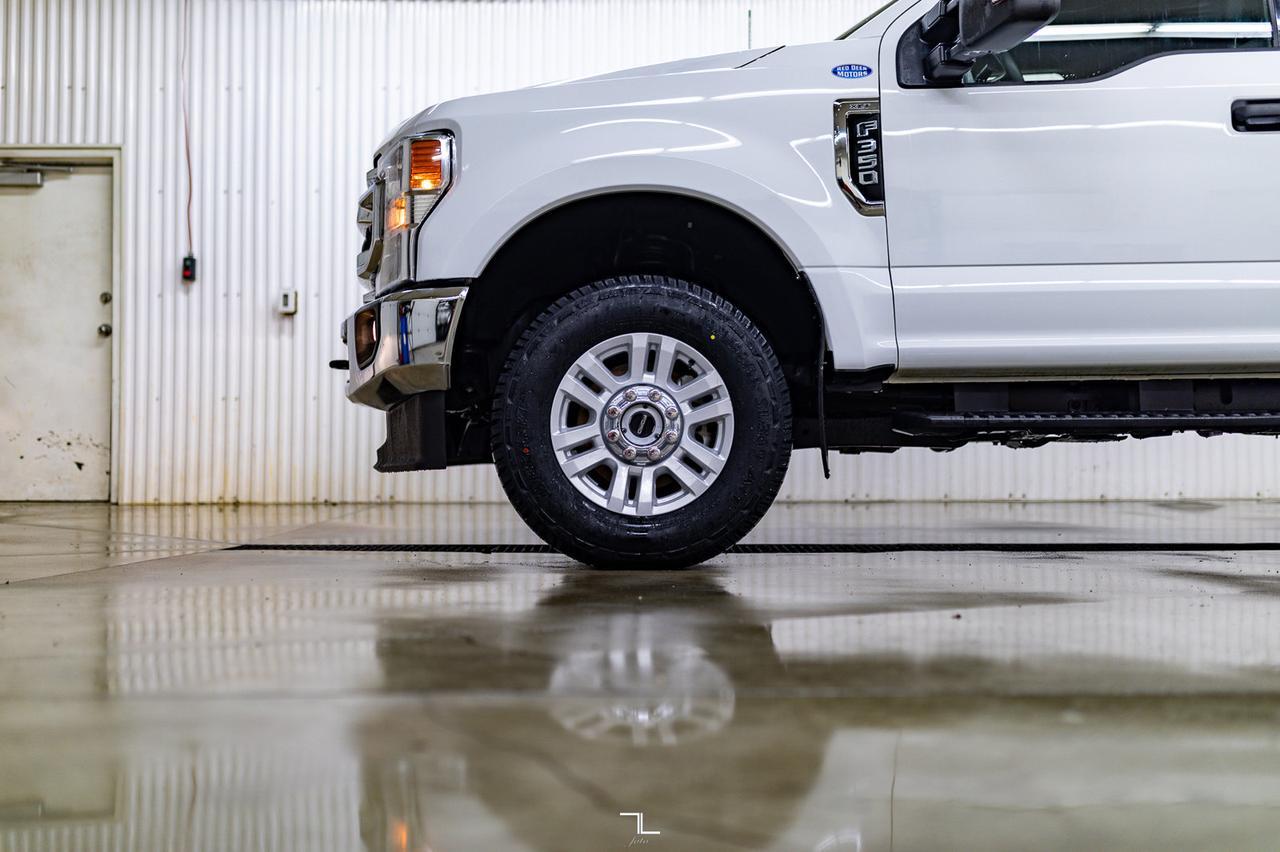 2022 Ford F-350 4x4 Crew Cab XLT Deck BCam Red Deer AB