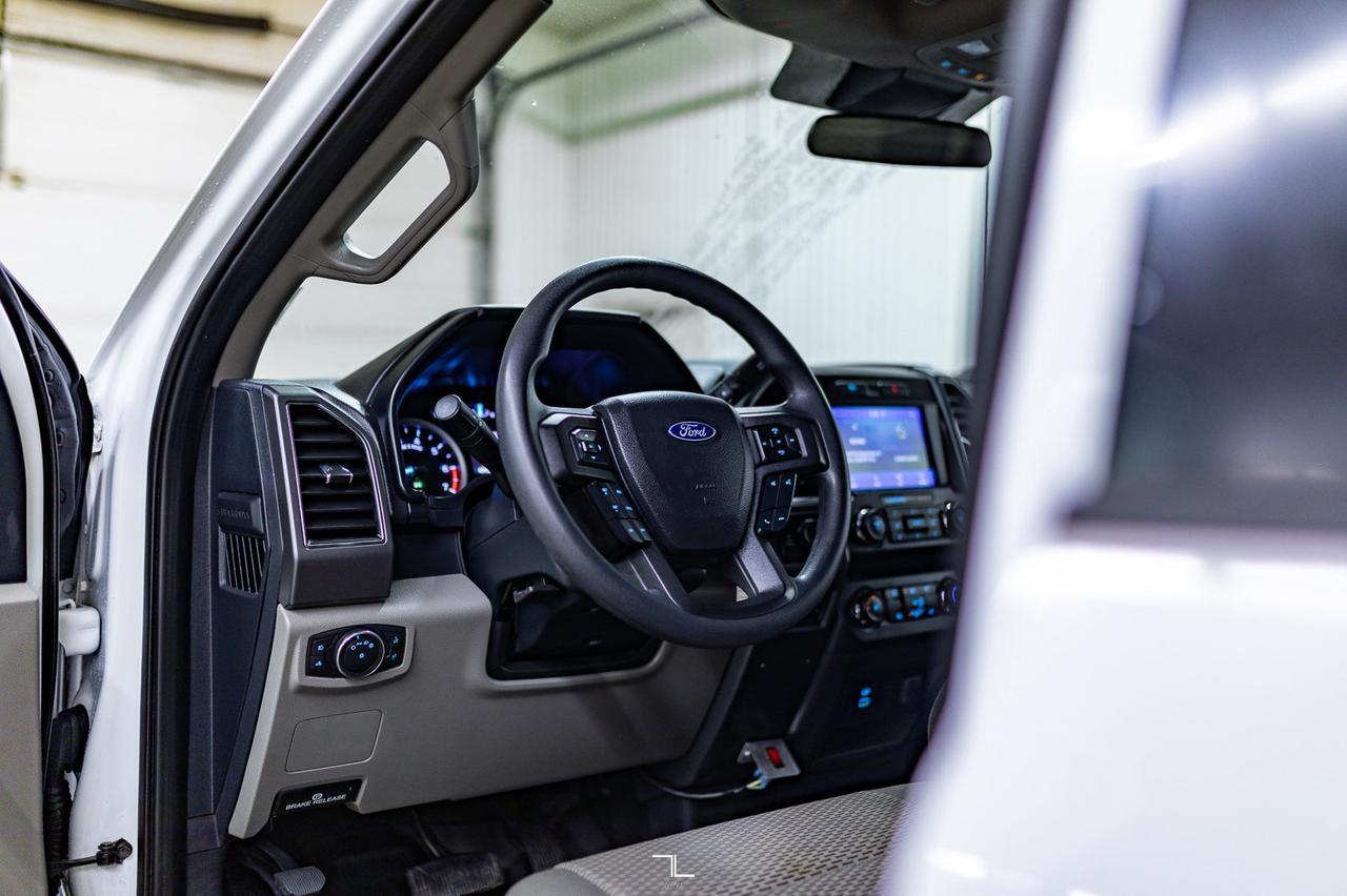 2022 Ford F-350 4x4 Crew Cab XLT Deck BCam Red Deer AB