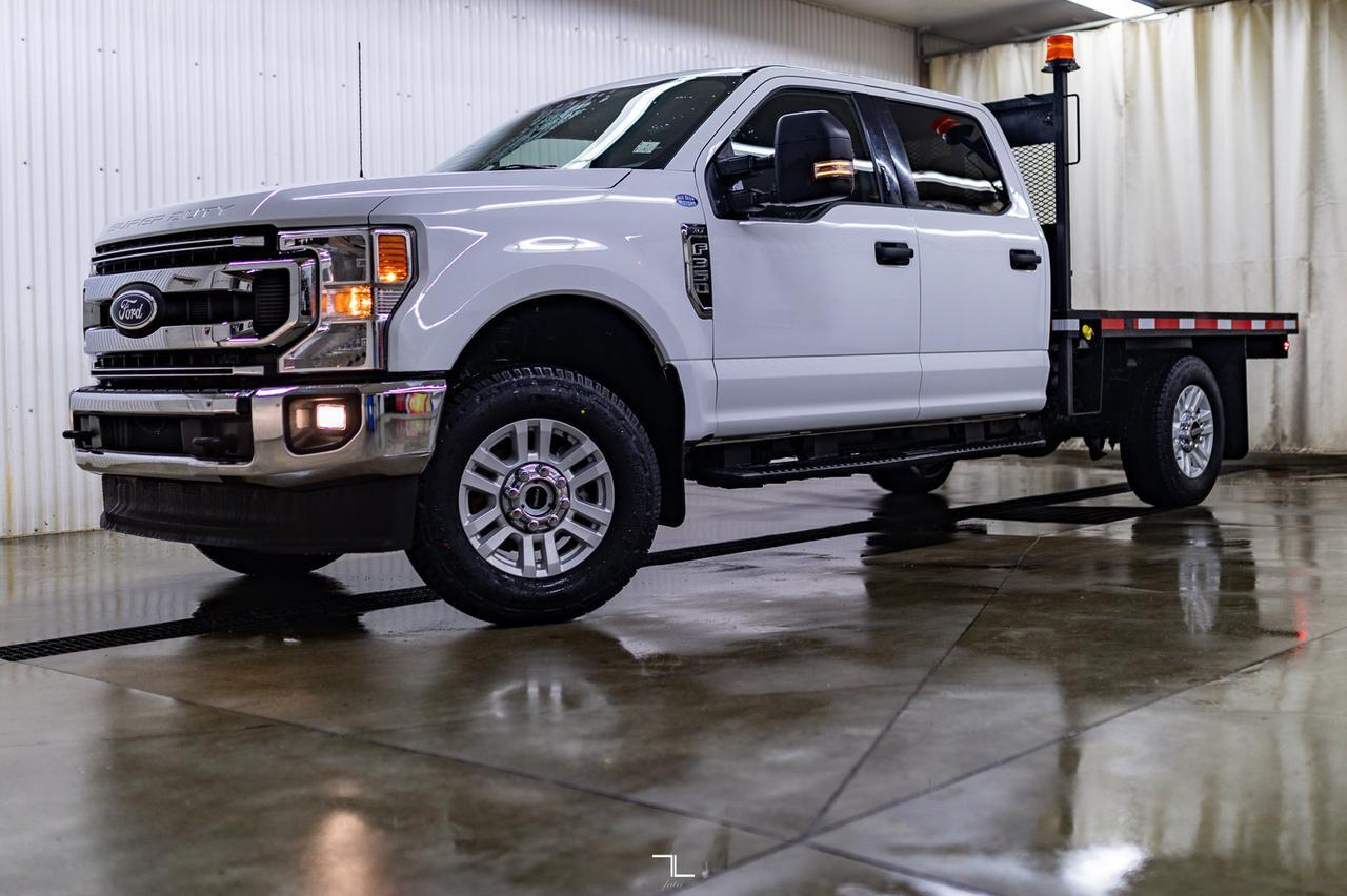 2022 Ford F-350 4x4 Crew Cab XLT Deck BCam Red Deer AB