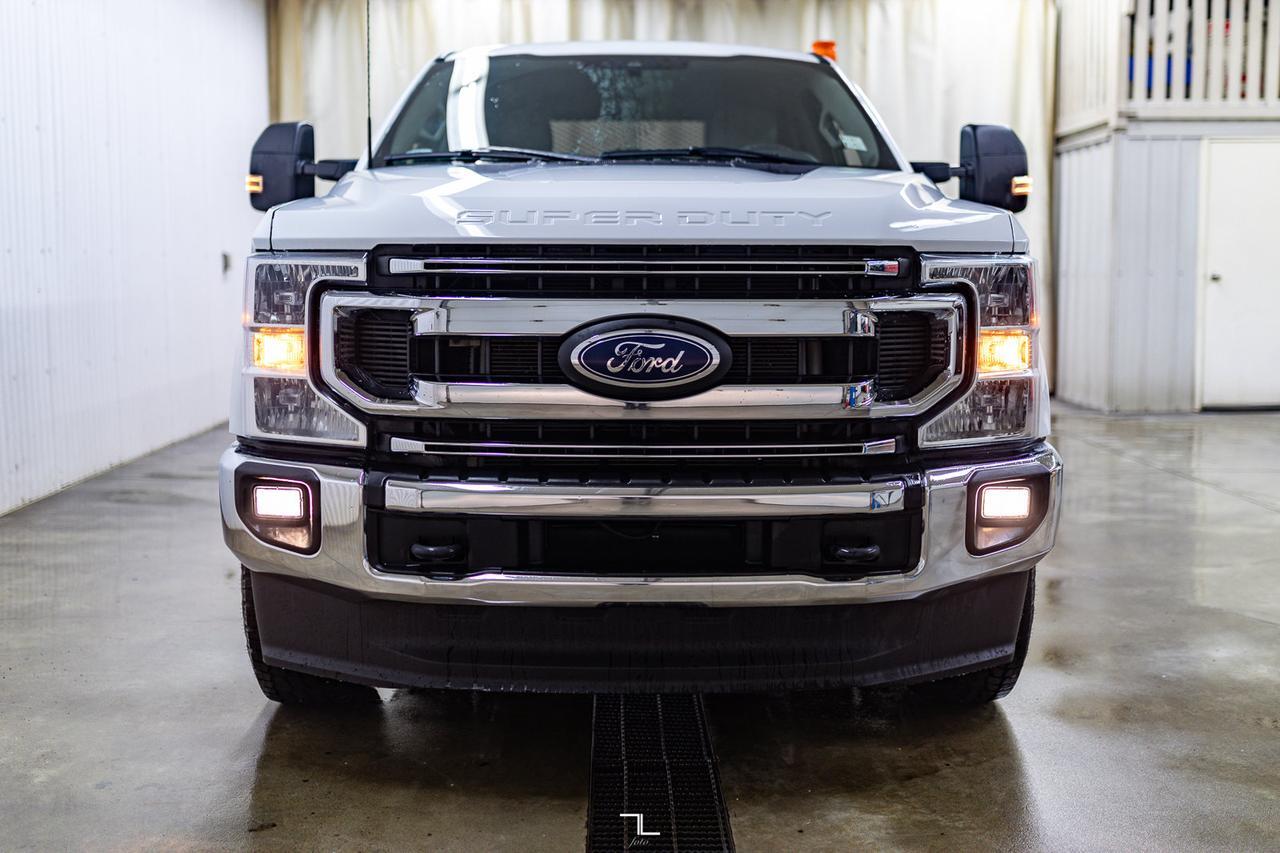 2022 Ford F-350 4x4 Crew Cab XLT Deck BCam Red Deer AB