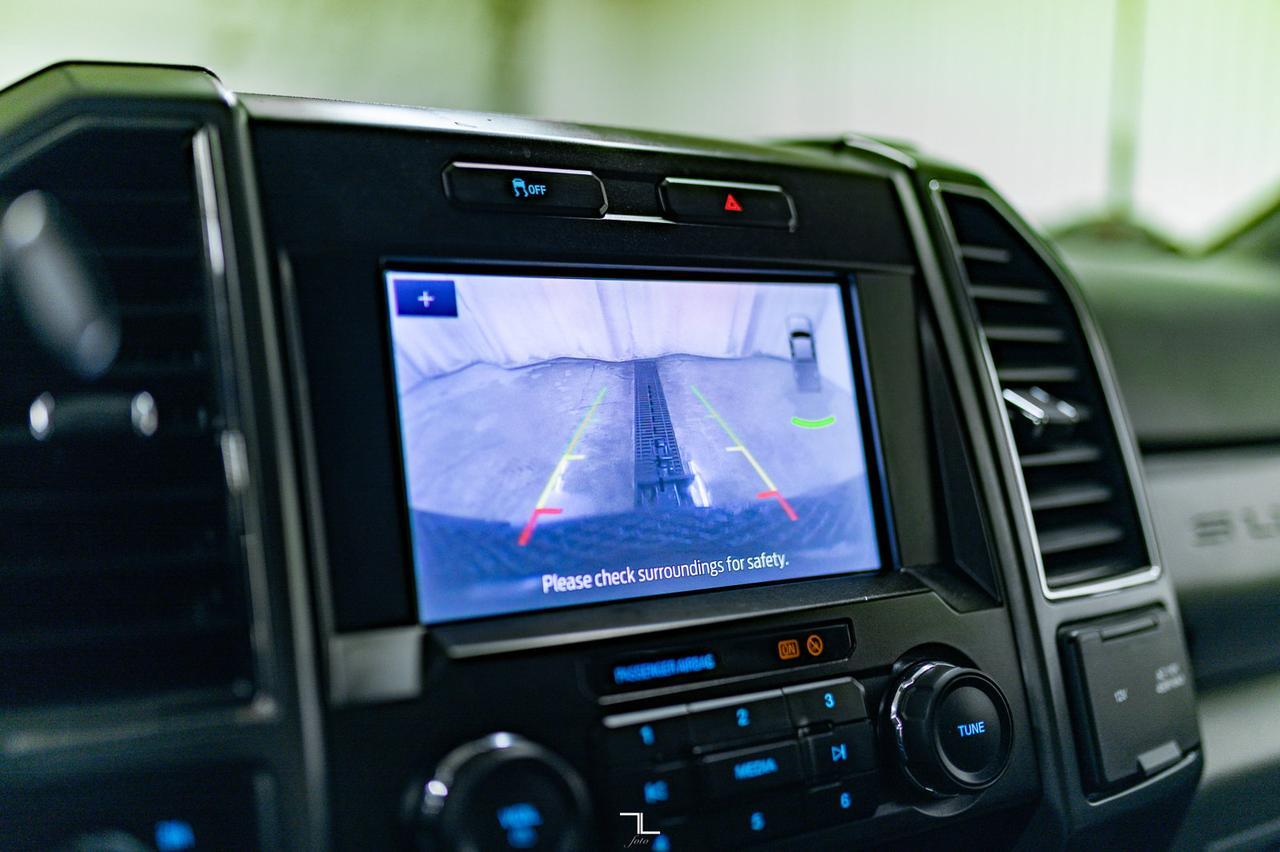 2022 Ford F-350 4x4 Crew Cab XLT Deck BCam Red Deer AB