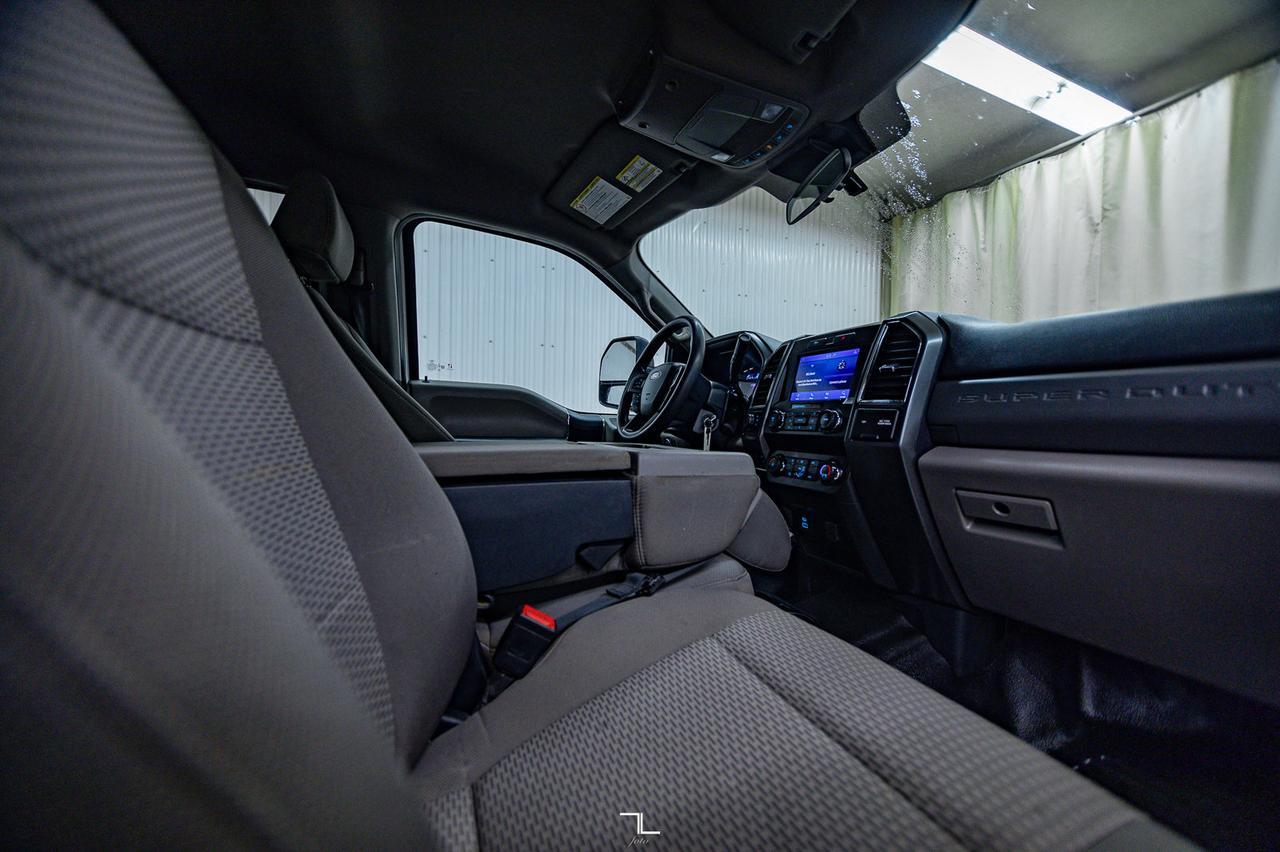 2022 Ford F-350 4x4 Crew Cab XLT Deck BCam Red Deer AB