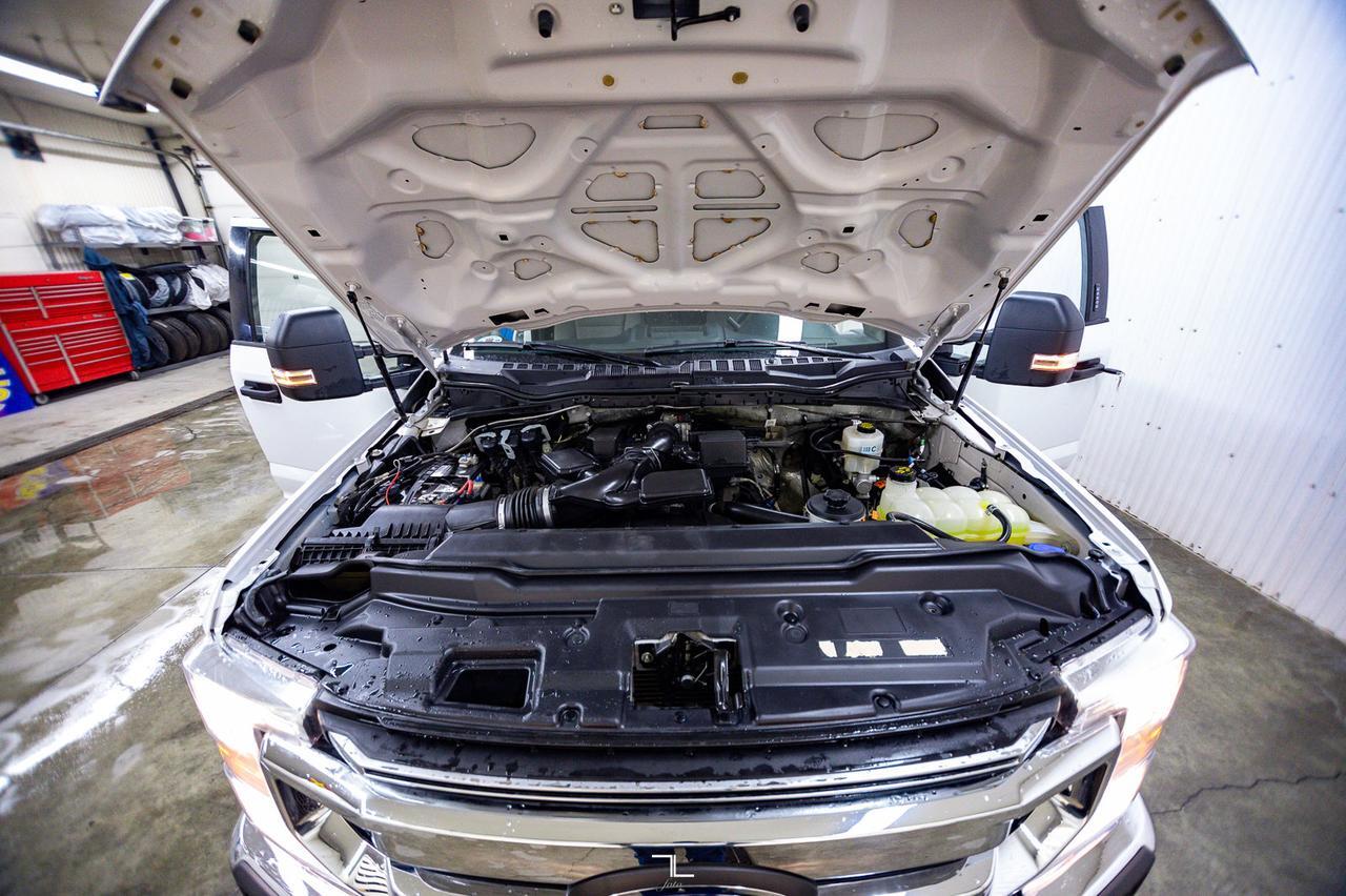 2022 Ford F-350 4x4 Crew Cab XLT Deck BCam Red Deer AB