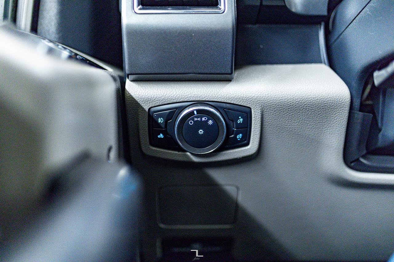 2022 Ford F-350 4x4 Crew Cab XLT Deck BCam Red Deer AB