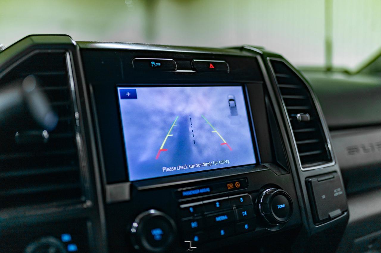 2022 Ford F-350 4x4 Crew Cab XLT Deck BCam Red Deer AB