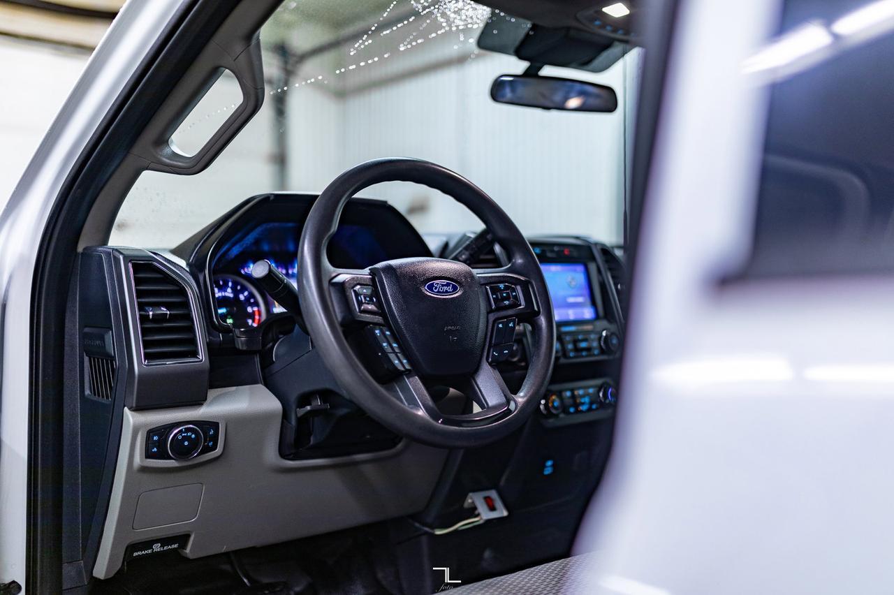 2022 Ford F-350 4x4 Crew Cab XLT Deck BCam Red Deer AB