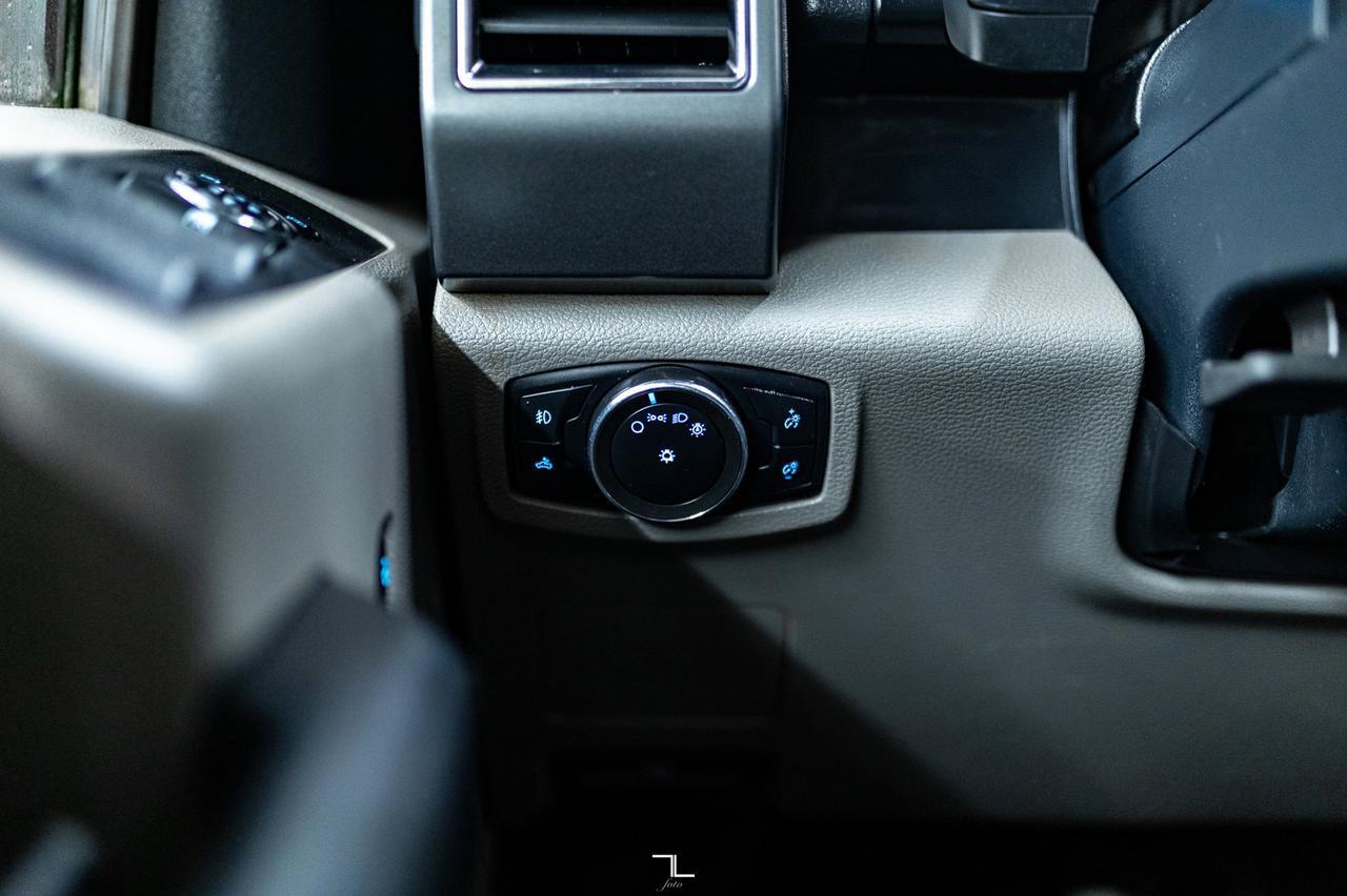 2022 Ford F-350 4x4 Crew Cab XLT Deck BCam Red Deer AB