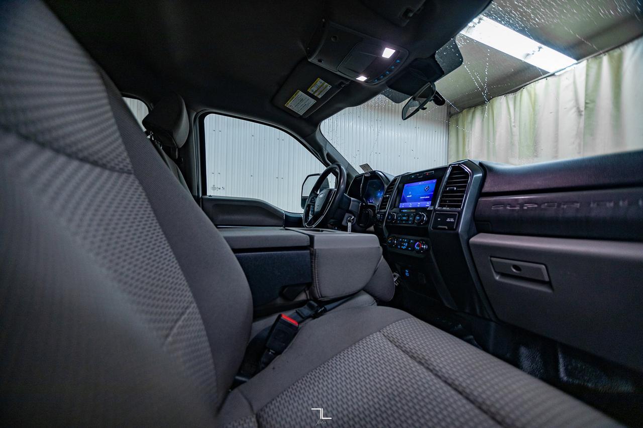 2022 Ford F-350 4x4 Crew Cab XLT Deck BCam Red Deer AB