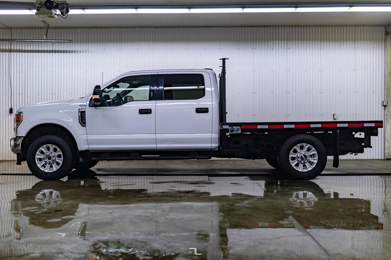 2022 Ford F-350 4x4 Crew Cab XLT Deck BCam Red Deer AB