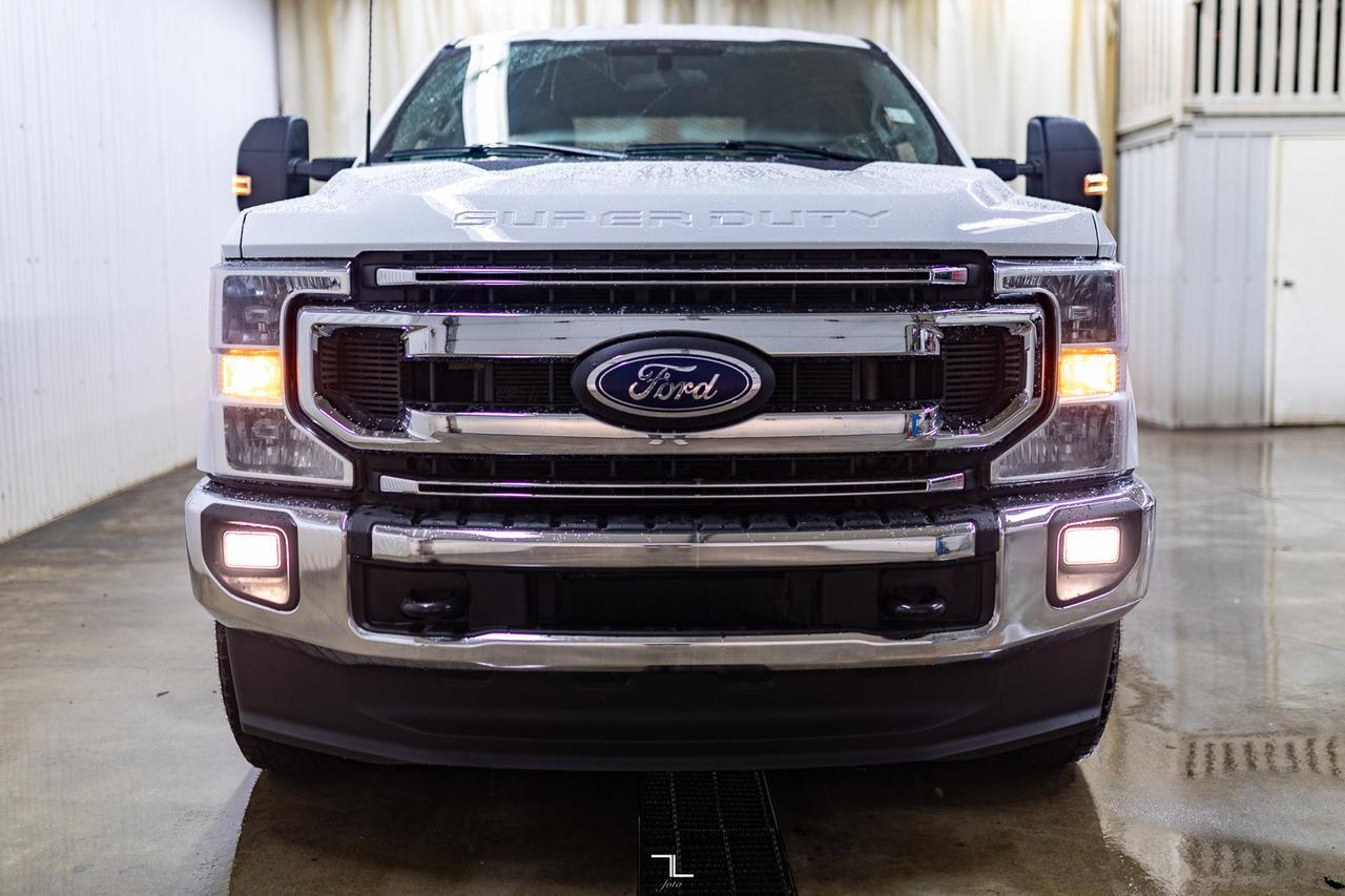 2022 Ford F-350 4x4 Crew Cab XLT Deck BCam Red Deer AB