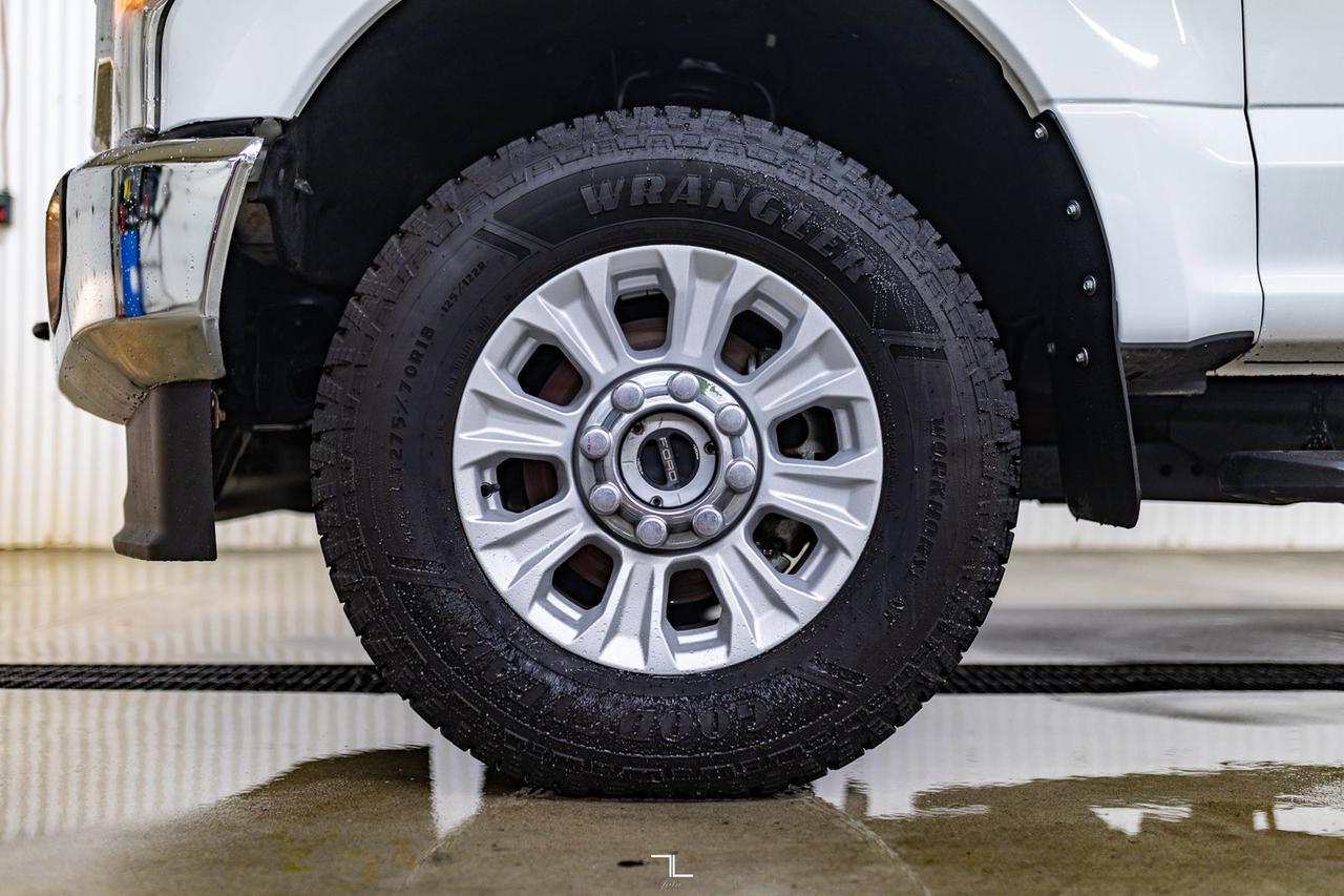 2022 Ford F-350 4x4 Crew Cab XLT Deck BCam Red Deer AB
