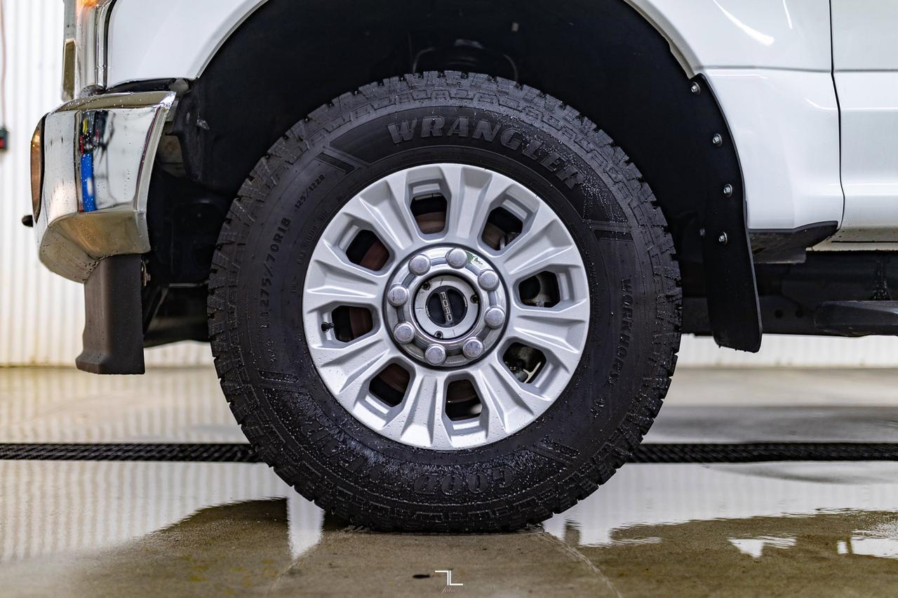 2022 Ford F-350 4x4 Crew Cab XLT Deck BCam Red Deer AB