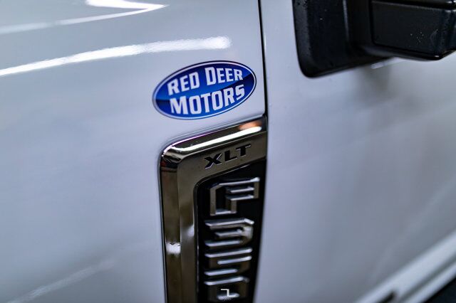 2022 Ford F-350 4x4 Crew Cab XLT Deck Diesel Red Deer AB