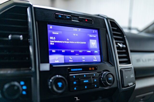 2022 Ford F-350 4x4 Crew Cab XLT Deck Diesel Red Deer AB