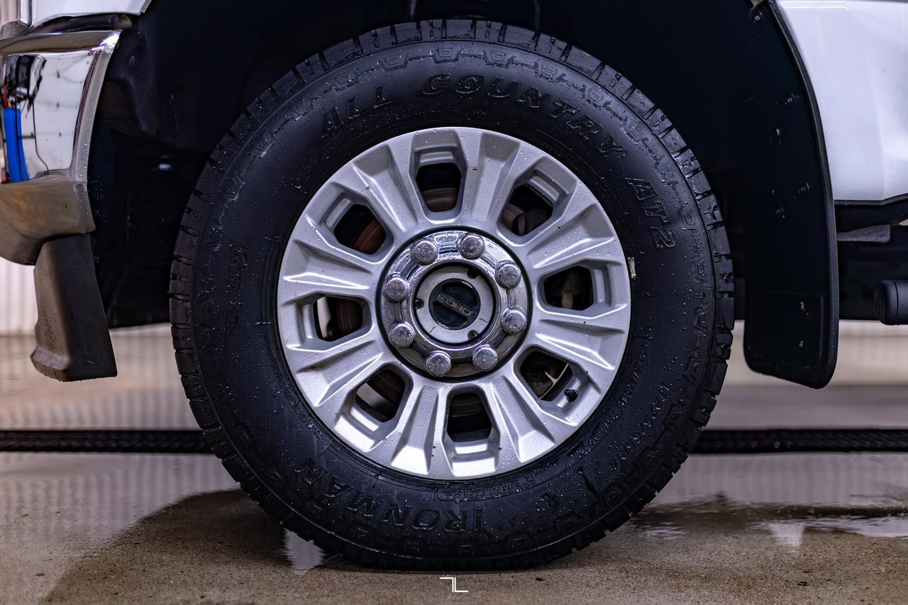 2022 Ford F-350 4x4 Crew Cab XLT Deck PSeat BCam Red Deer AB