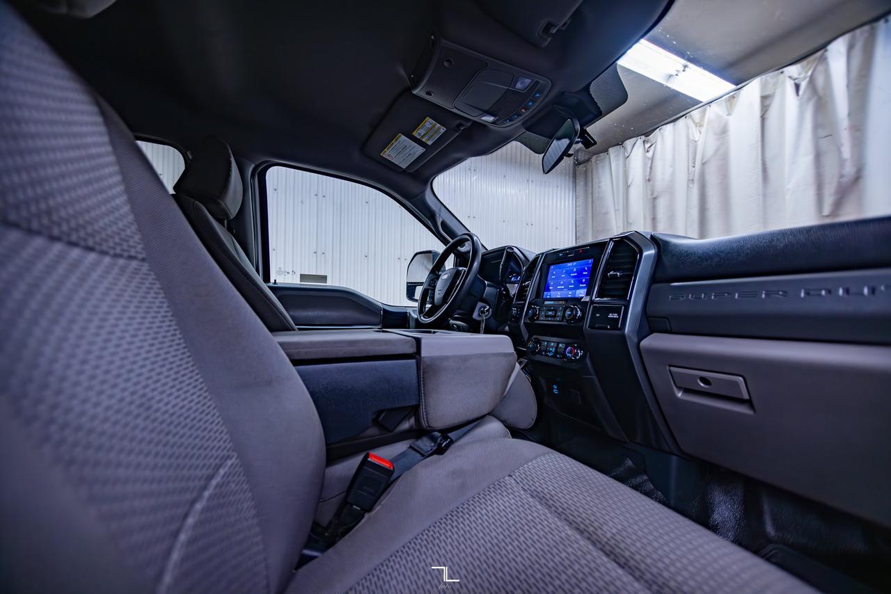 2022 Ford F-350 4x4 Crew Cab XLT Deck PSeat BCam Red Deer AB