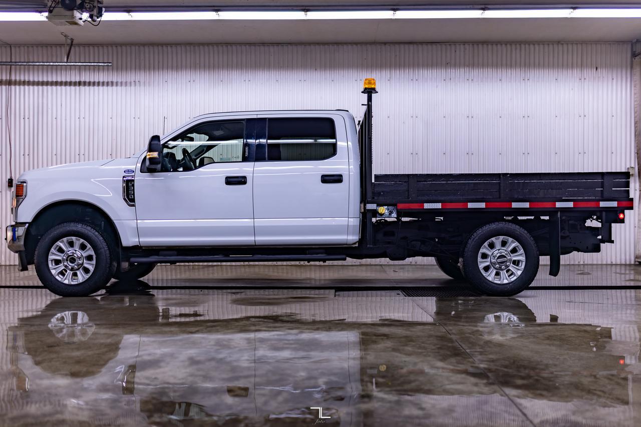 2022 Ford F-350 4x4 Crew Cab XLT Deck PSeat BCam Red Deer AB