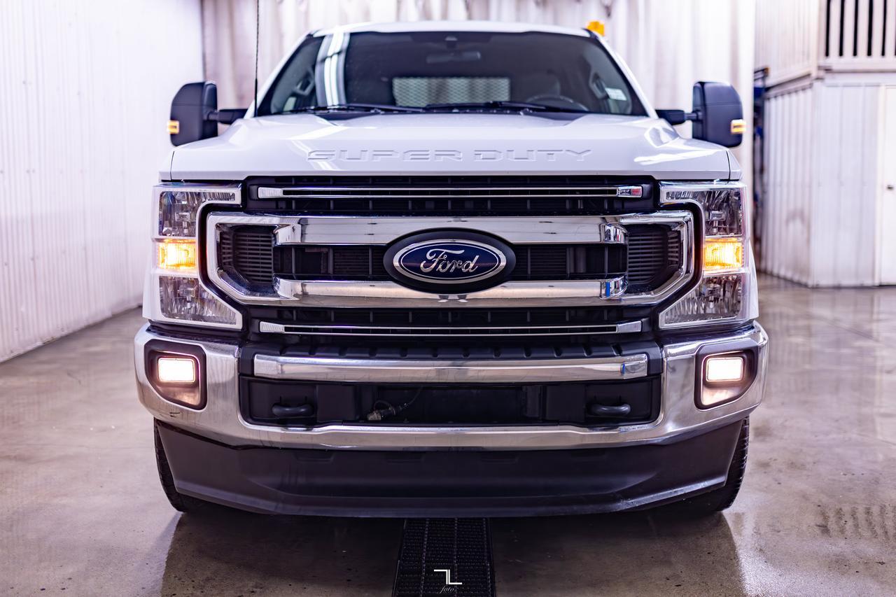 2022 Ford F-350 4x4 Crew Cab XLT Deck PSeat BCam Red Deer AB