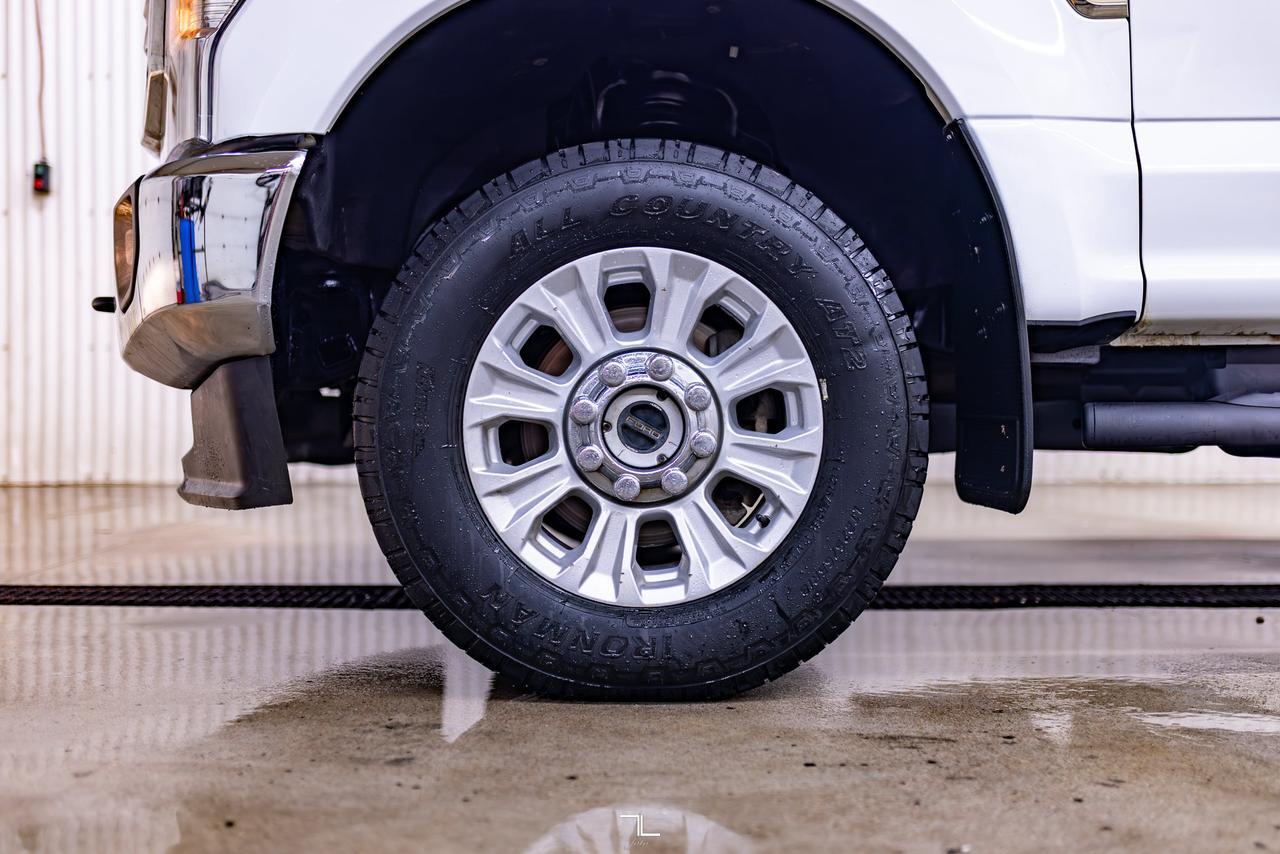 2022 Ford F-350 4x4 Crew Cab XLT Deck PSeat BCam Red Deer AB