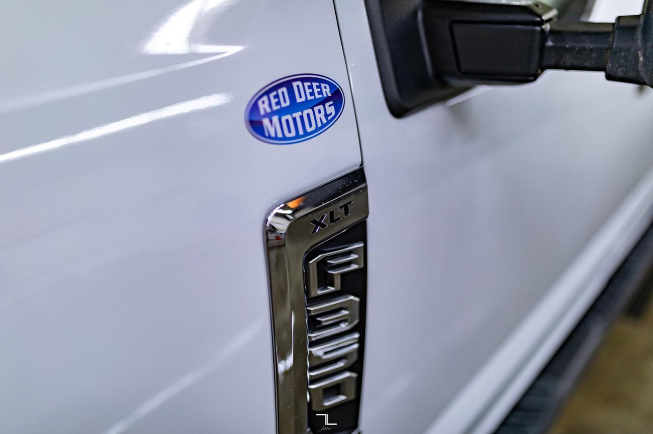 2022 Ford F-350 4x4 Crew Cab XLT Deck PSeat Red Deer AB