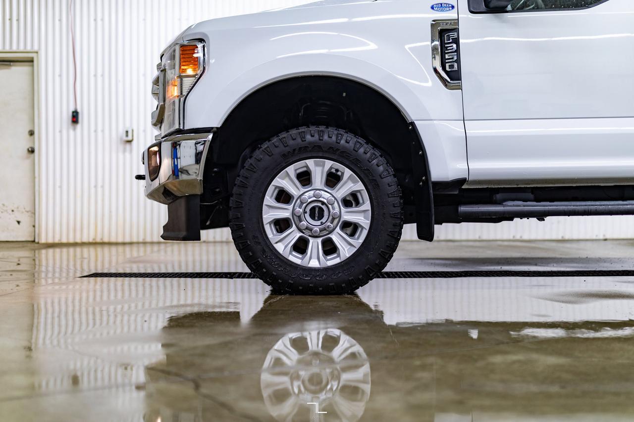 2022 Ford F-350 4x4 Crew Cab XLT Deck PSeat Red Deer AB