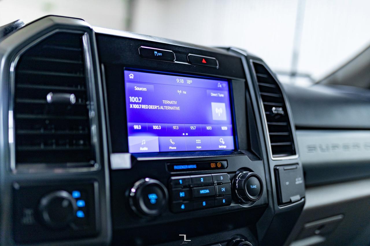 2022 Ford F-350 4x4 Crew Cab XLT Deck PSeat Red Deer AB