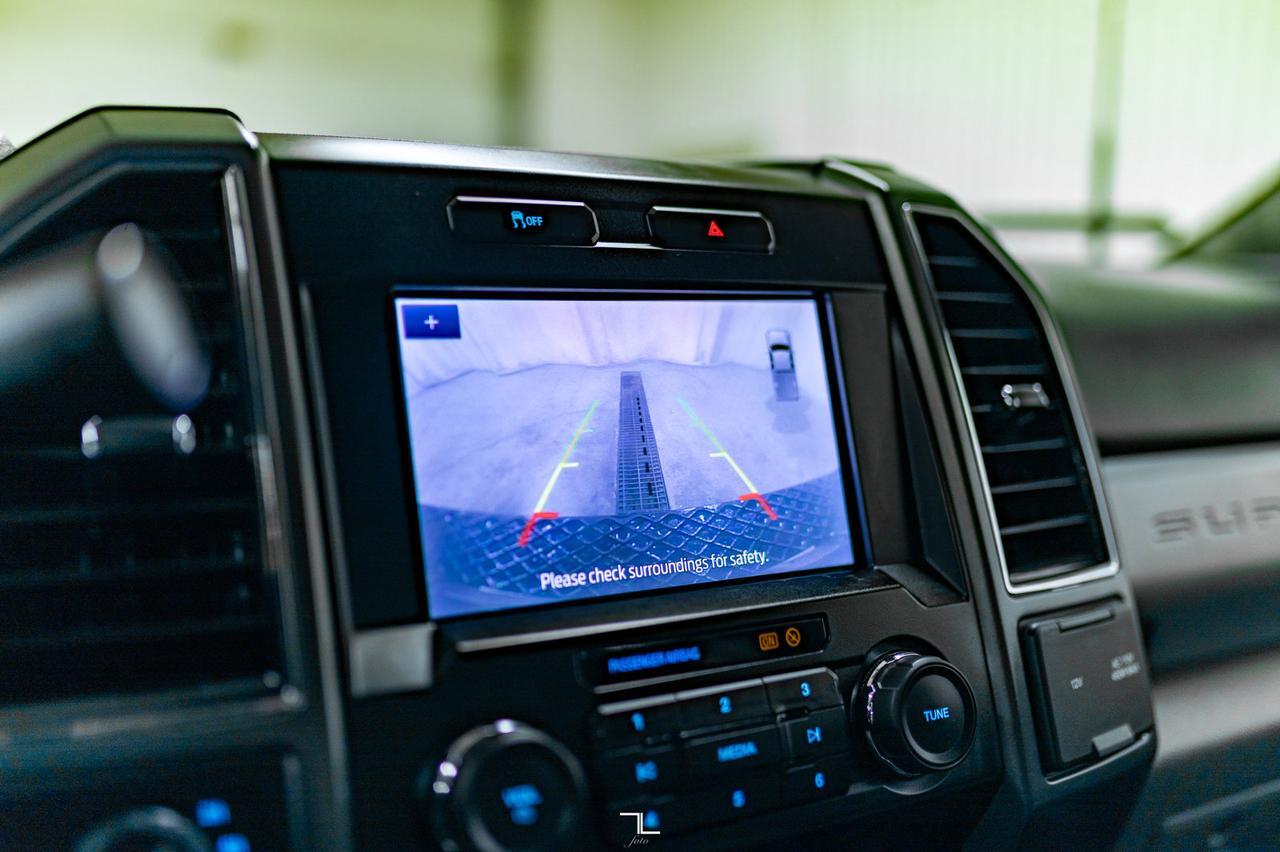 2022 Ford F-350 4x4 Crew Cab XLT Deck PSeat Red Deer AB