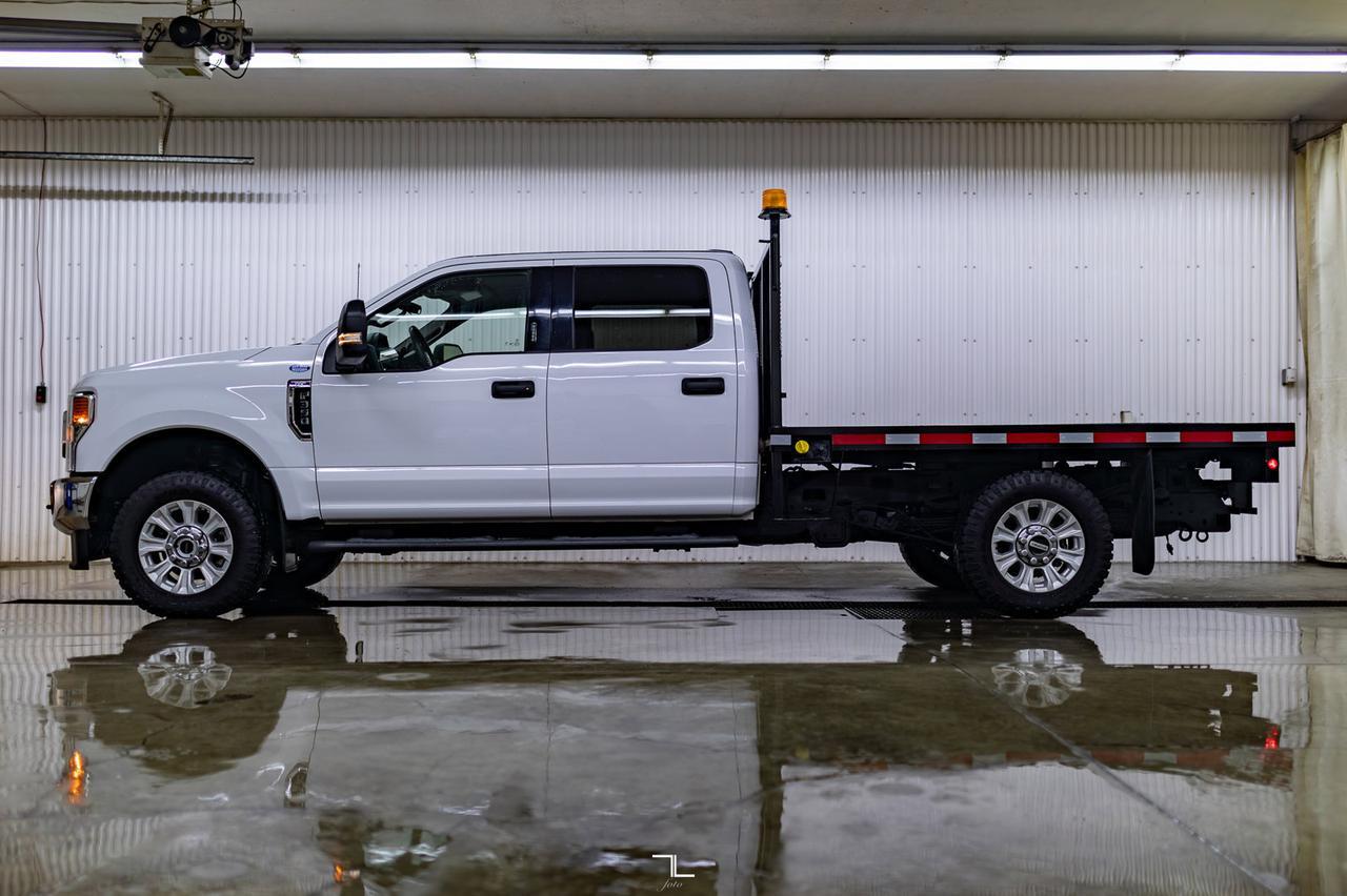 2022 Ford F-350 4x4 Crew Cab XLT Deck PSeat Red Deer AB