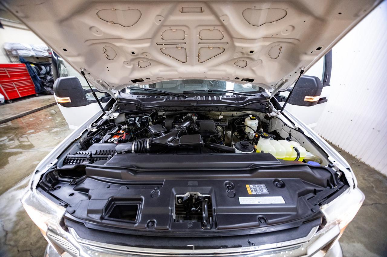 2022 Ford F-350 4x4 Crew Cab XLT Deck PSeat Red Deer AB