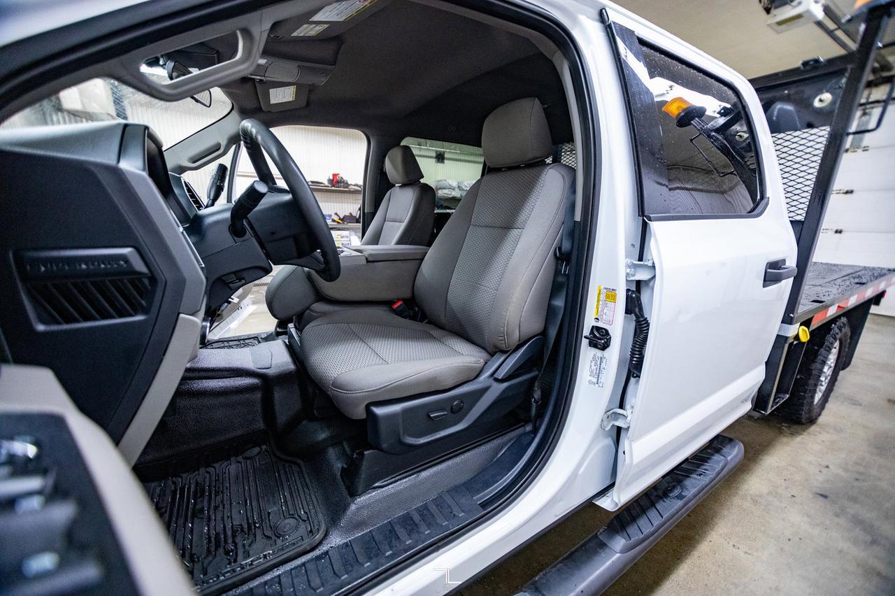 2022 Ford F-350 4x4 Crew Cab XLT Deck PSeat Red Deer AB