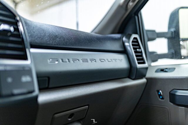 2022 Ford F-350 4x4 Crew Cab XLT Deck PSeat Red Deer AB