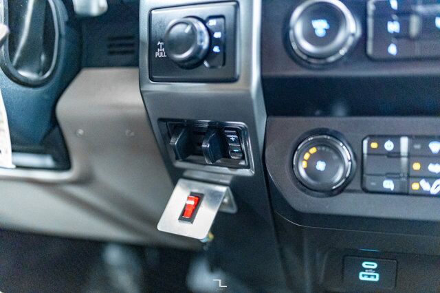 2022 Ford F-350 4x4 Crew Cab XLT Deck PSeat Red Deer AB