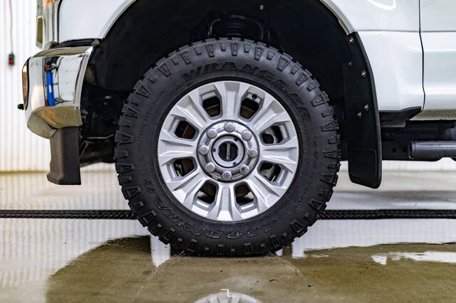 2022 Ford F-350 4x4 Crew Cab XLT Deck PSeat Red Deer AB