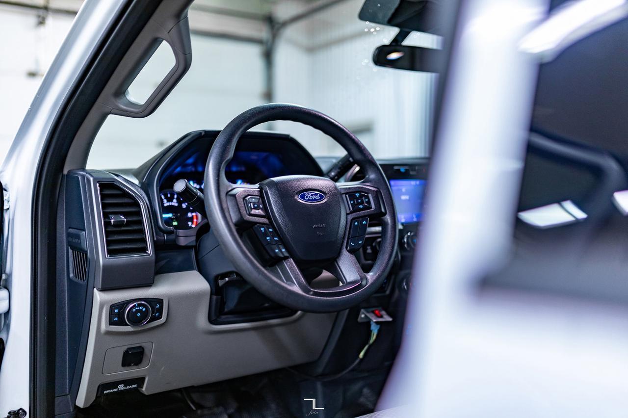 2022 Ford F-350 4x4 Crew Cab XLT Deck PSeat Red Deer AB